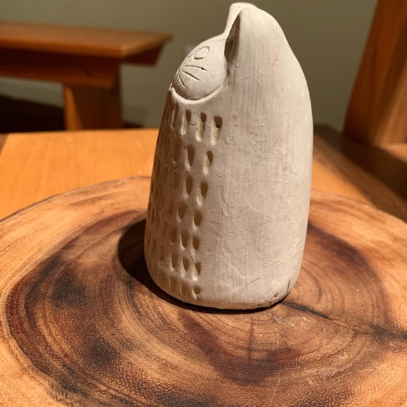 Cement Cat Decor - Picture 3 of 6